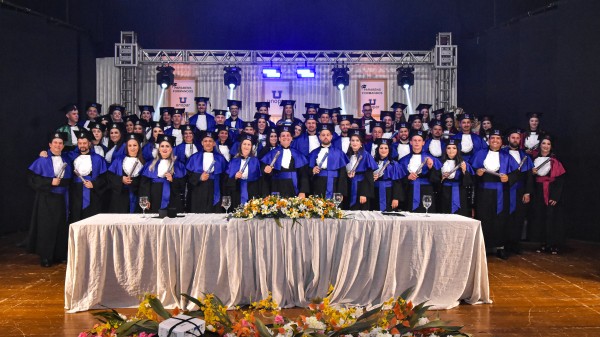 Unopar realiza cerimônia de formatura