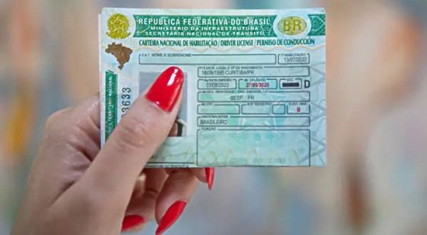 Ratinho Junior sanciona lei que reduz em 55% custo dos exames da CNH