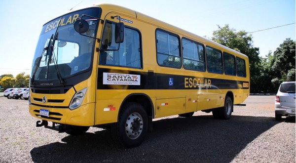 Campo Erê recebe novo ônibus de 52 lugares para o transporte escolar