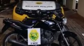 Polícia Militar recolhe motocicleta após jovem ser flagrado empinando