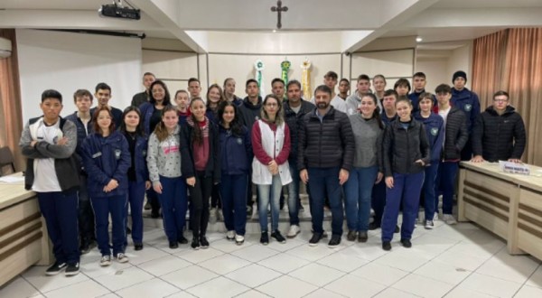 Terceiro ano do Colégio Beatriz Biavatti criará Projeto de Lei para a Alep