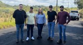 Após cobrança na Câmara, vereadores fiscalizam obra da Estrada do Picadão e recebem esclarecimentos no local