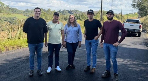 Após cobrança na Câmara, vereadores fiscalizam obra da Estrada do Picadão e recebem esclarecimentos no local