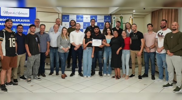 Fisiculturista Marcos Terres conquista o Pro Card e é homenageado