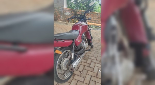 Motocicleta furtada durante e madrugada é recuperada horas após o crime