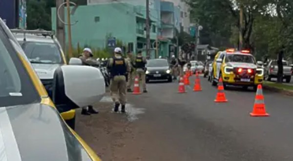 Operação da PM registra 136 infrações e apreende 8 veículos