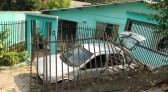 Carro invade casa em Francisco Beltrão