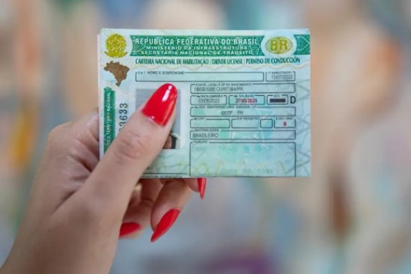 Governador sanciona lei que cria o programa CNH Social no Paraná