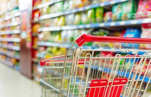 Procon de Francisco Beltrão lança campanha "De Olho na Prateleira" para combater produtos vencidos