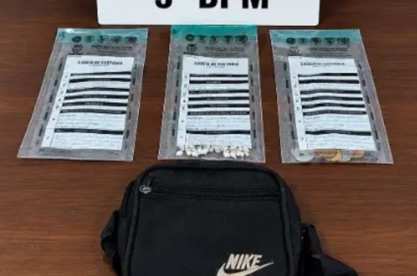 Mulher é presa com 27 pedras de crack durante ação da PM