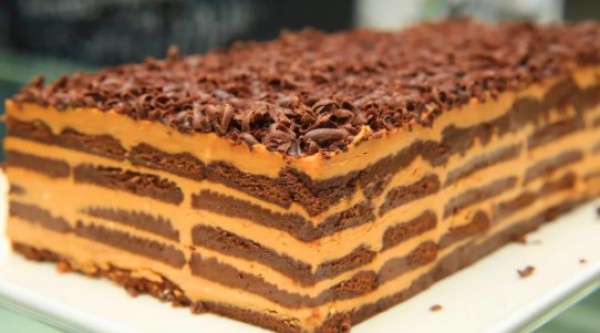 Chocotorta cremosa, molhadinha e deliciosa com apenas 4 ingredientes