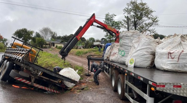 Caminhão carregado com metais é apreendido pelo BPFRON