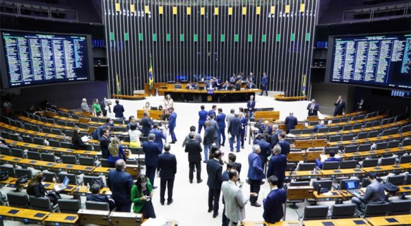 Câmara aprova regras para concursos públicos federais, com possibilidade de provas a distância