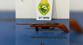 Homem ameaça filho com arma, foge da polícia e equipamento é apreendido em Ampére