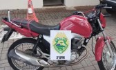 Motocicleta com diversas irregularidades é apreendida pela PM