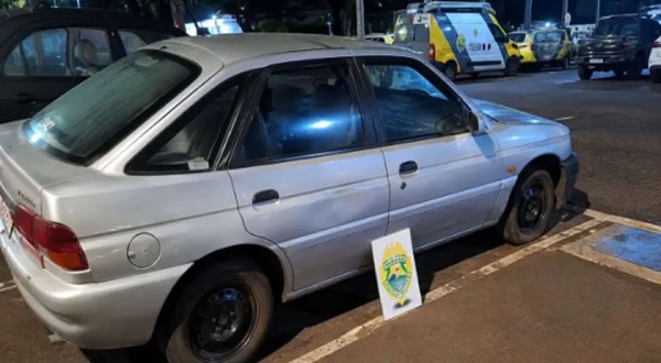 Motorista sem CNH é abordado pela PM com veículo irregular
