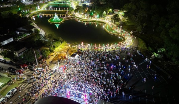Município abre programação de Natal com iluminação especial e atrações culturais