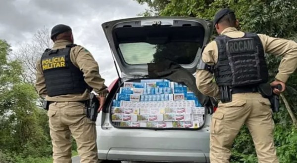 PM apreende carro carregado com cigarros de origem estrangeira