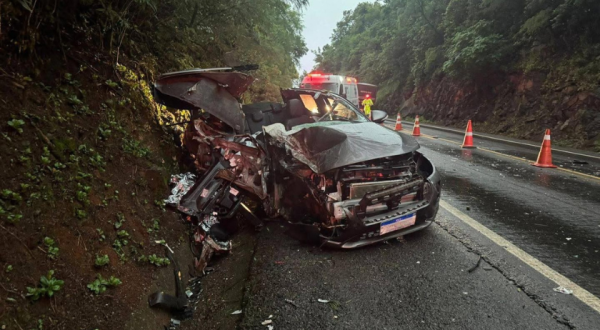 Mulher morre e três ficam feridos em grave acidente na PR-182