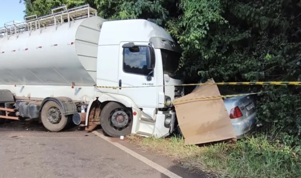 Colisão entre carro e caminhão deixa um morto na PR-493 entre Dois Vizinhos e Verê