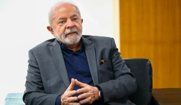 “Alguém que pratica assédio não vai ficar no governo”, diz Lula