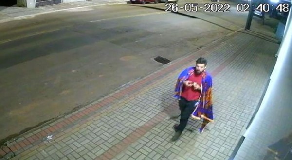 Polícia Civil divulga imagens de suspeito de furto de veículo