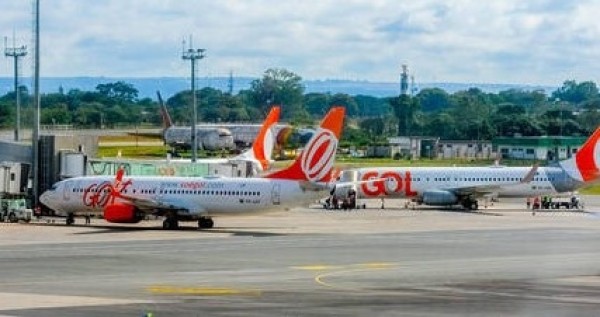 Brasil e Argentina firmam parceria que acaba com limite de voos semanais entre países