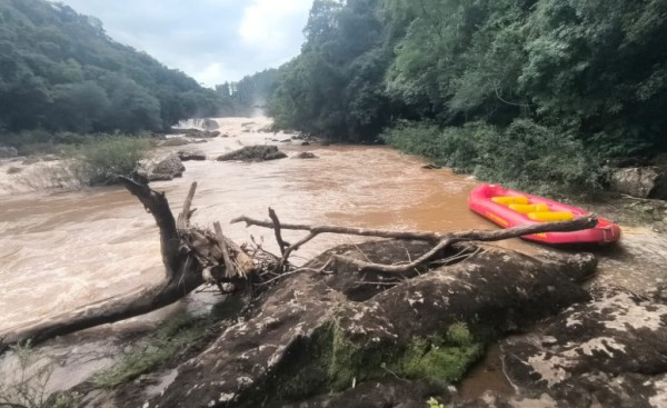 Menina levada pela correnteza no rio Chapecozinho é localizada após dias de buscas