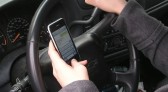 Multas por uso de celular no trânsito aumentaram 29% no Paraná em 2023, segundo Ministério dos Transportes