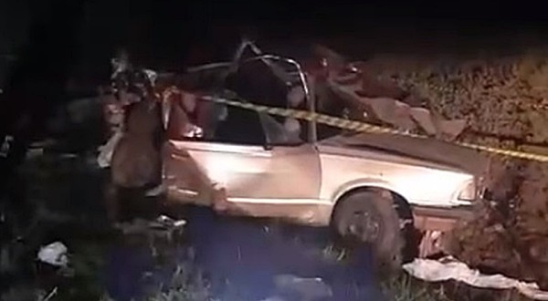 Acidente entre um Del Rey e uma Dodge RAM deixa uma pessoa morta