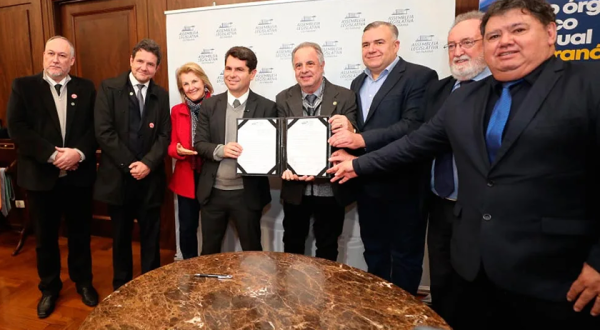 Assembleia Legislativa e CRM/PR firmam acordo para aprimorar políticas públicas de saúde