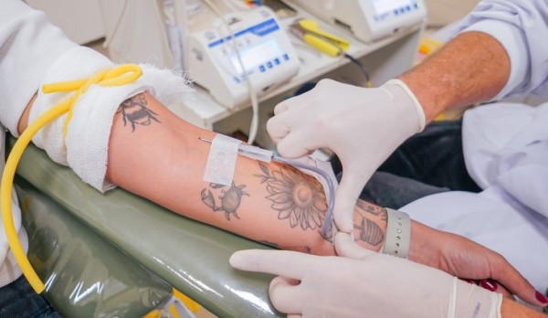 Com queda nos estoques, Hemepar convoca doadores de sangue tipos O+ e O-