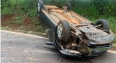 Capotamento deixa mulher ferida na PR 281