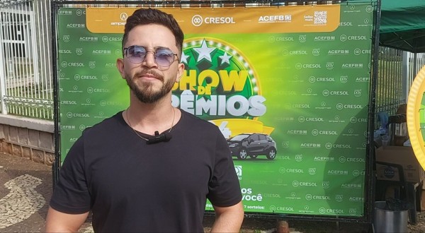 ACEFB sorteia prêmios no calçadão da praça e fala sobre a campanha “Show de Prêmios Acefb”