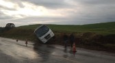 Micro-ônibus com estudante se envolve em acidente