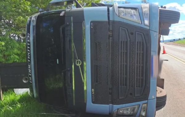 Sinistro de tombamento é registrado na PR-583