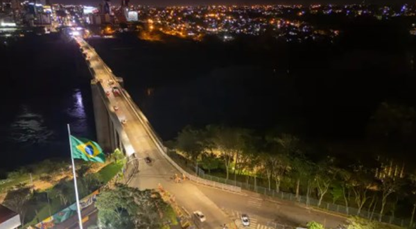 Ponte da Amizade terá interdições nesta terça (9) e quarta (10) para monitoração do pavimento e sinalização