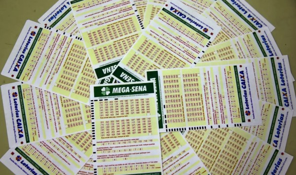 Mega-Sena acumula e prêmio principal vai para R$ 28 milhões