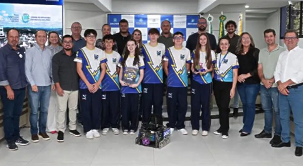 Equipe de robótica do Sesi é homenageada após conquista nacional