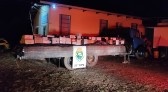 Aproximadamente 450 caixas de vinhos descaminhados e caminhão são apreendidos pela Polícia