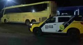 Criminosos armados assaltam ônibus interestadual na PR-317, no Paraná