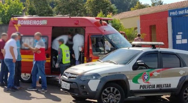 'Chegamos lá, uma cena de terror', diz secretária municipal de Educação sobre mortes em creche de SC