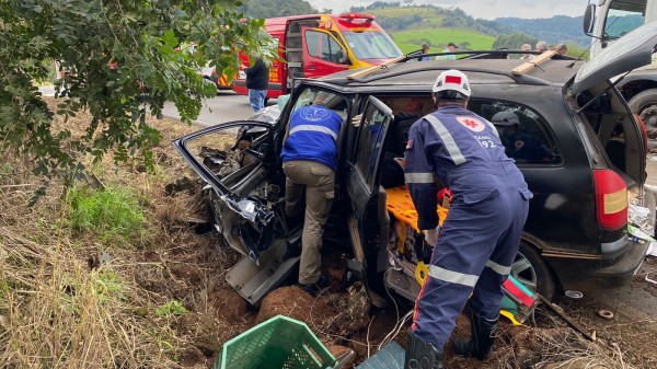 Grave colisão é registrada na área rural de Coronel Vivida