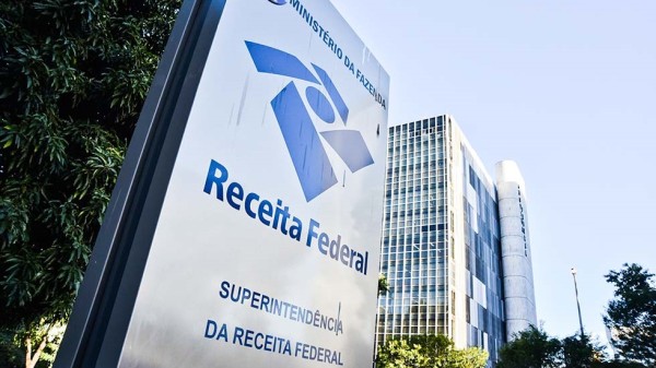 Receita aperta fiscalização e passa a receber dados de cartões de crédito e PIX de instituições financeiras