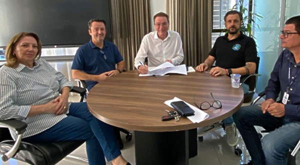 Prefeitura assina ordem de serviço para pavimentação asfáltica em diversas ruas