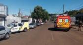 Motociclista fica ferido após colidir em veículo que acessava garagem