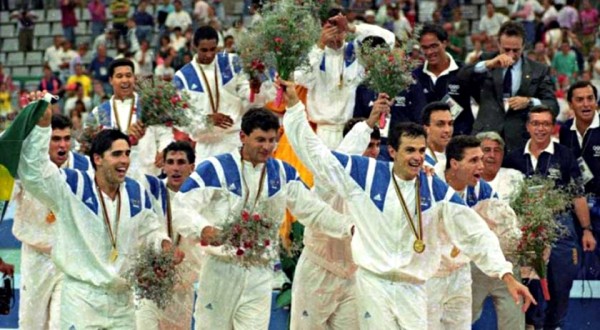 Conquista do primeiro ouro olímpico do vôlei masculino completa 30 anos