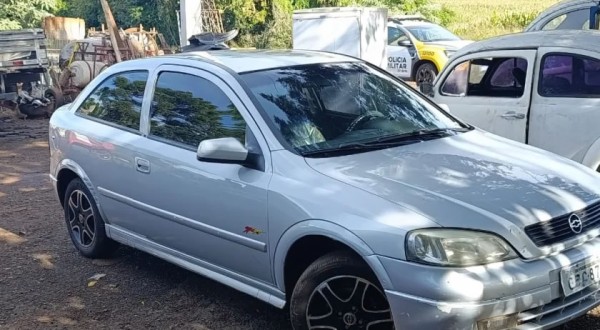 Veículo com alerta de furto é encontrado abandonado em área rural