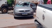 Cinco pessoas se ferem em grave acidente envolvendo carro e máquina agrícola