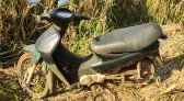 Motociclista fica ferido após sofrer queda em estrada rural